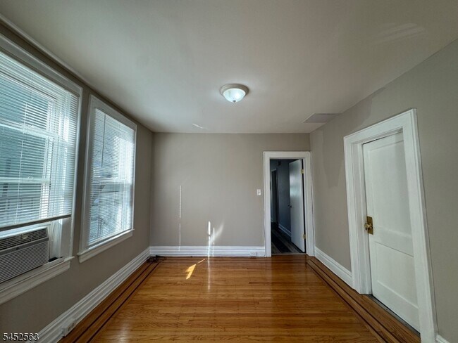 Building Photo - 271 Davis Ave