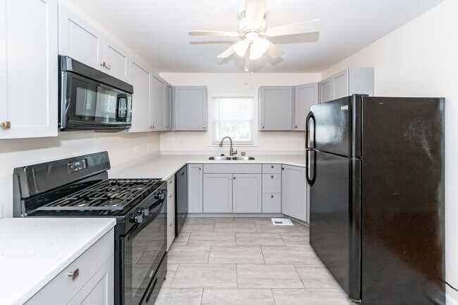 Building Photo - 2139 Pierpont Ave