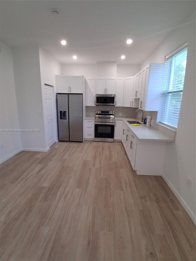 Building Photo - 4921 SW 164th Terrace