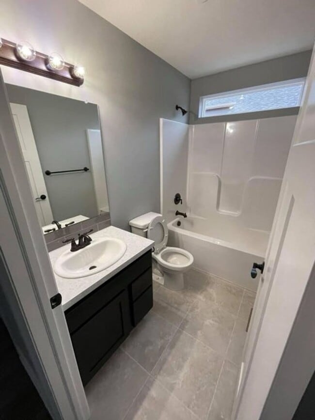 Building Photo - 3419 Laughlin St