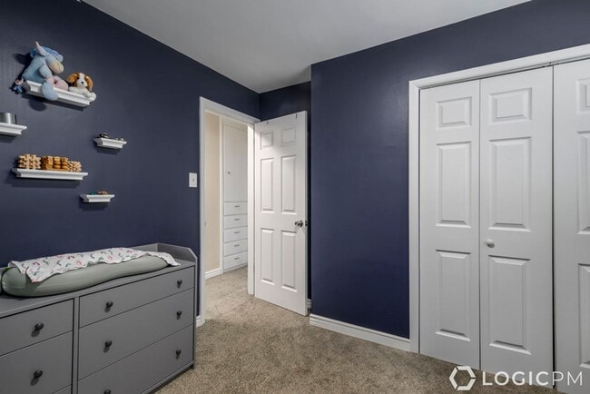 Building Photo - 6845 S Greenfield Way