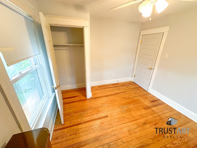 Building Photo - 4 Bedroom house in Foxchase area of North ...