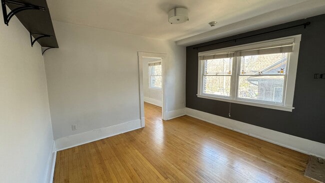 Building Photo - 1 Bedroom 1 bath Condo in Historic SLC building!