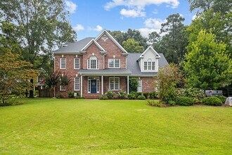 Building Photo - Spacious 4-Bedroom Home with Large Yard & ...