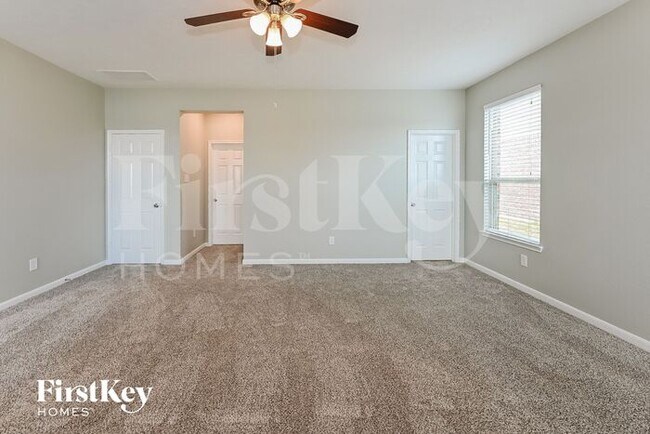 Building Photo - 25322 Squire Knoll St