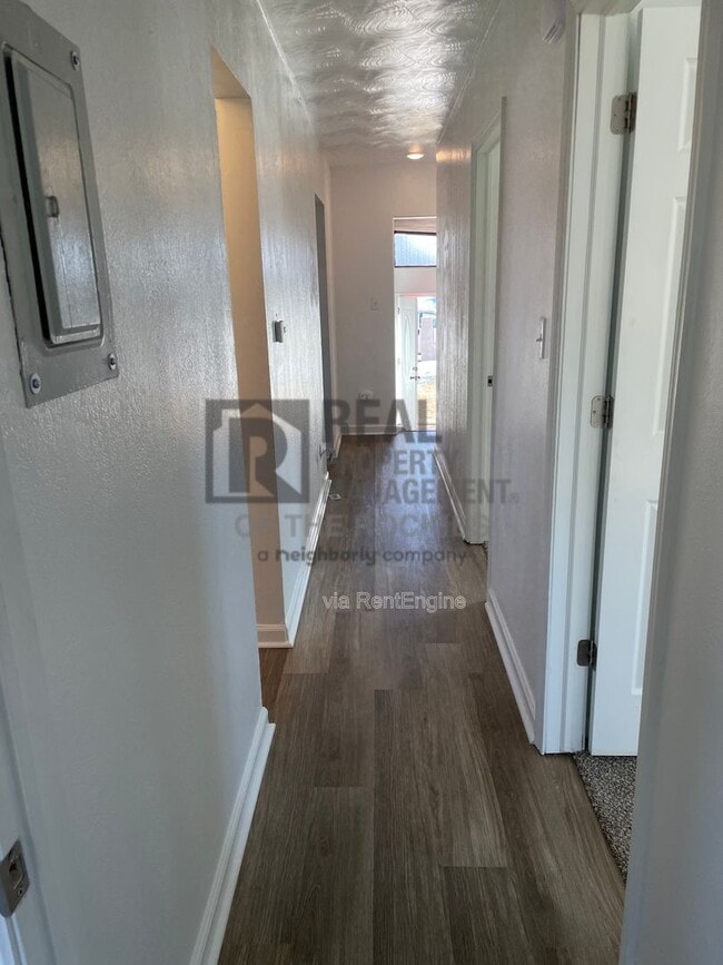 Building Photo - 833 30th Ave Ct