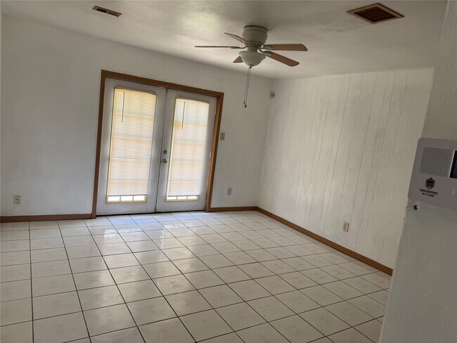 Building Photo - 9835 Eblen Dr