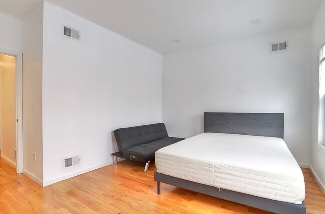 Building Photo - 345 N 2nd St