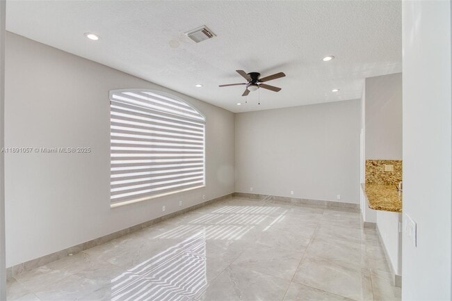 Building Photo - 3810 SW 51st St