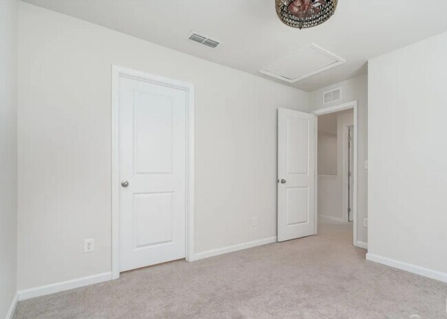 Building Photo - 1925 Pin Hook Rd