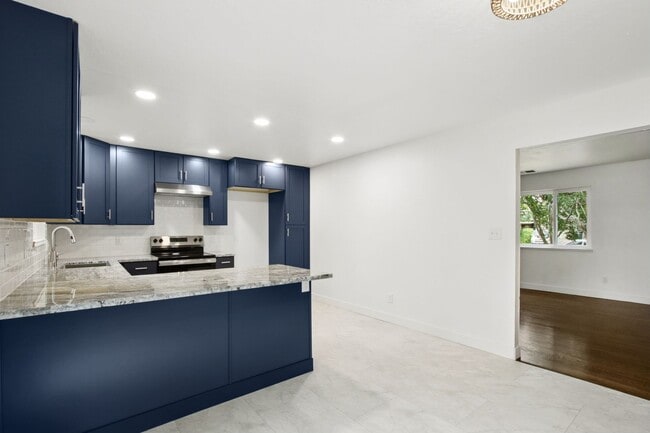 Building Photo - 4 Bedroom 2 Bathroom - Freshly Remodeled Available for Immediate Move-In