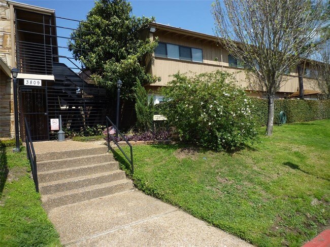 Building Photo - 3809 N Braeswood Blvd