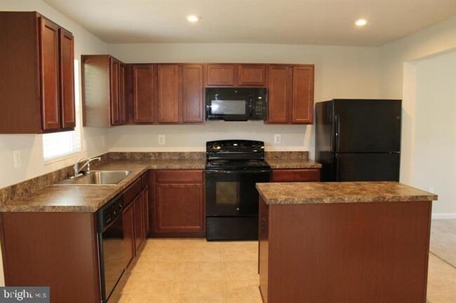 Building Photo - 104 Reign Wy