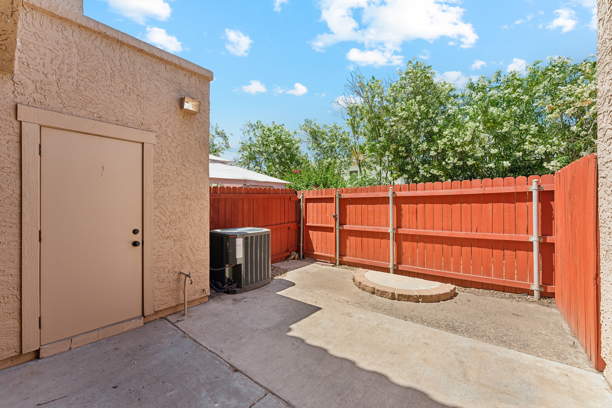 Building Photo - 4901 E Kelton Ln