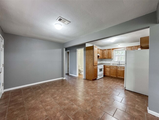 Building Photo - 4717 Heron St