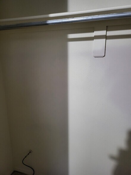 Building Photo - 616 NE Fenway Ave