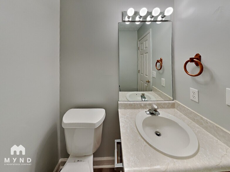 Building Photo - 45 Valley Dr