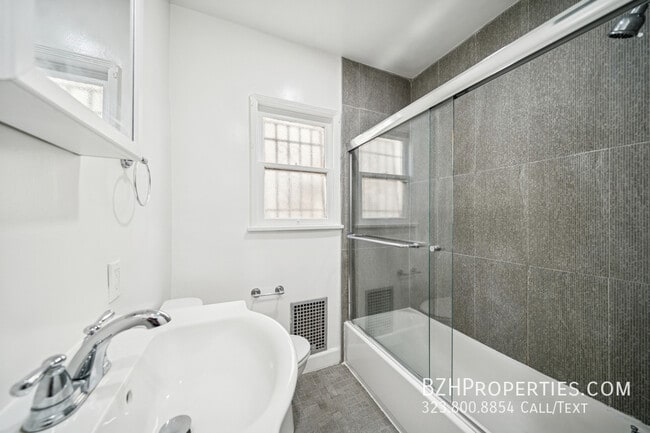 Building Photo - 7758 Rosewood Ave