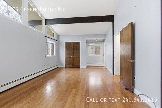 Building Photo - 5475 Green Bridge Rd