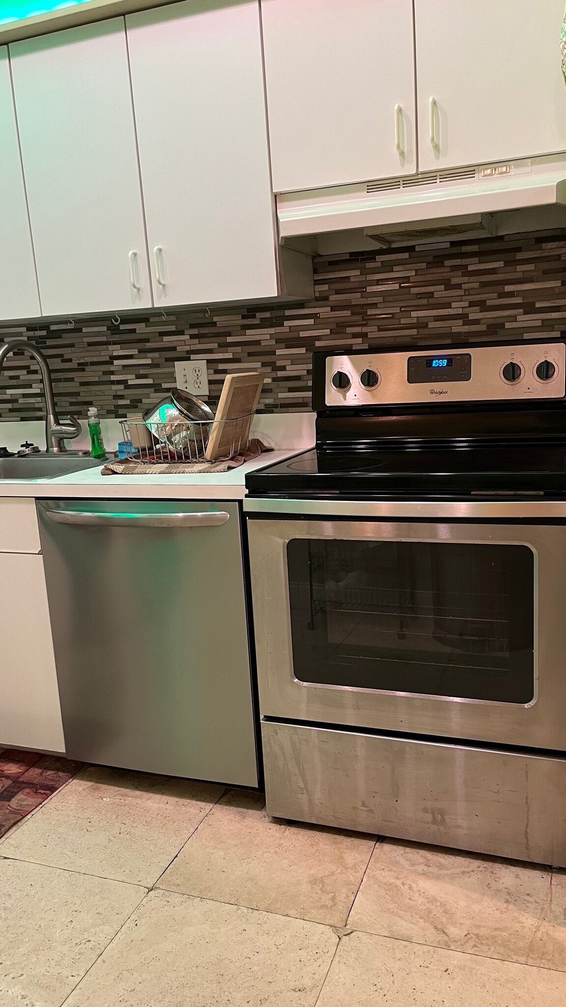 Kitchen appliances - 19700 SW 103rd Ct
