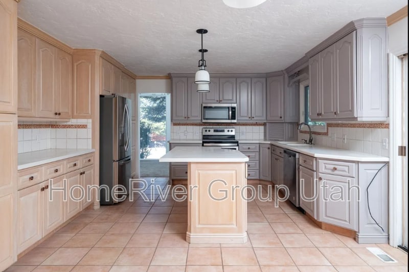 Building Photo - 2699 Grandview Dr