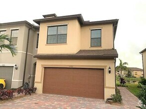 Building Photo - 2792 Troubadour St