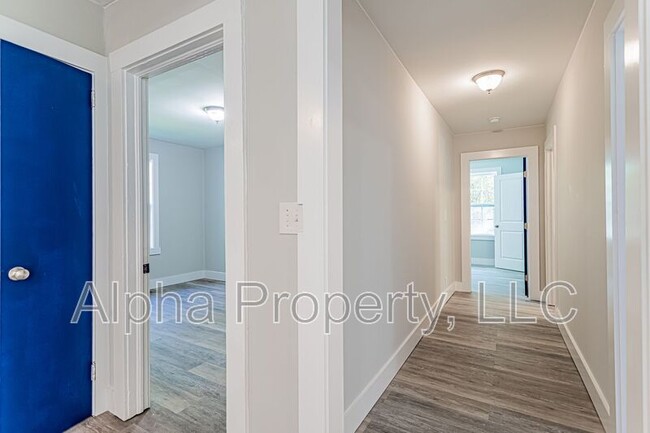 Building Photo - 741 Anderson Dr