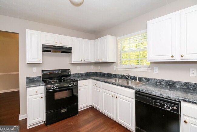 Building Photo - 3234 Diamond Blf