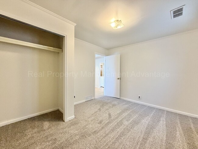 Building Photo - Updated Ranch on Double Lot Near Royal Oak & Ferndale