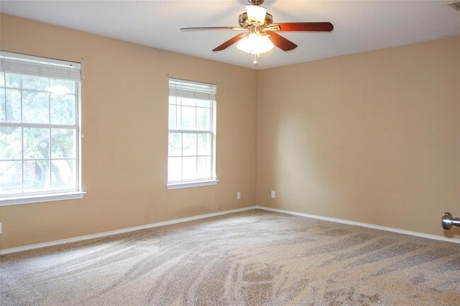 Building Photo - 2215 Bent Bow Dr