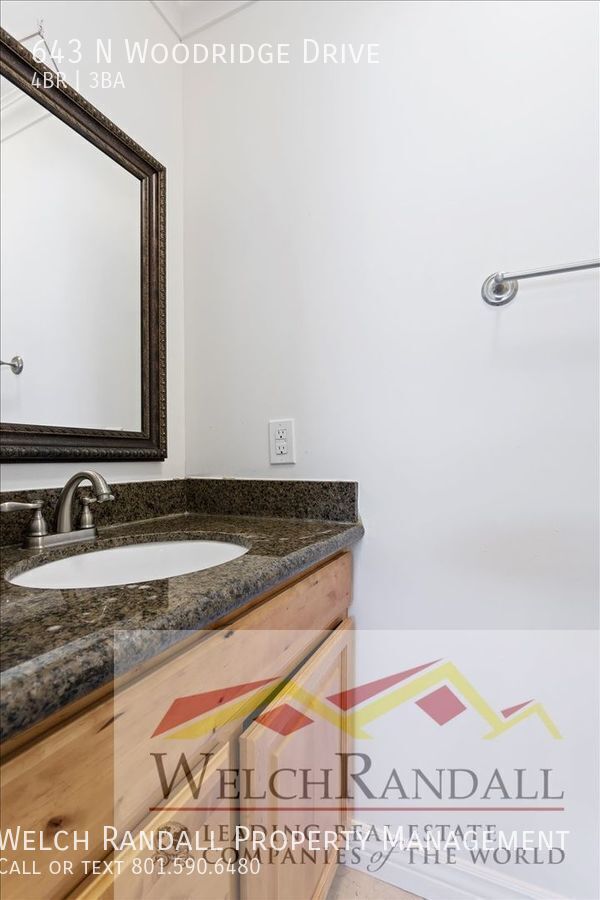Building Photo - 643 Woodridge Dr