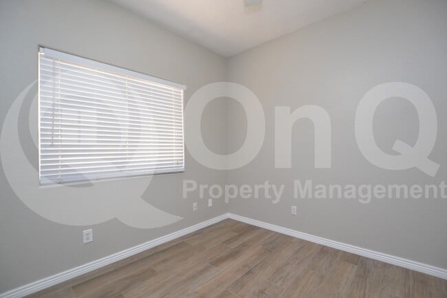 Building Photo - 8166 W Ross Ave