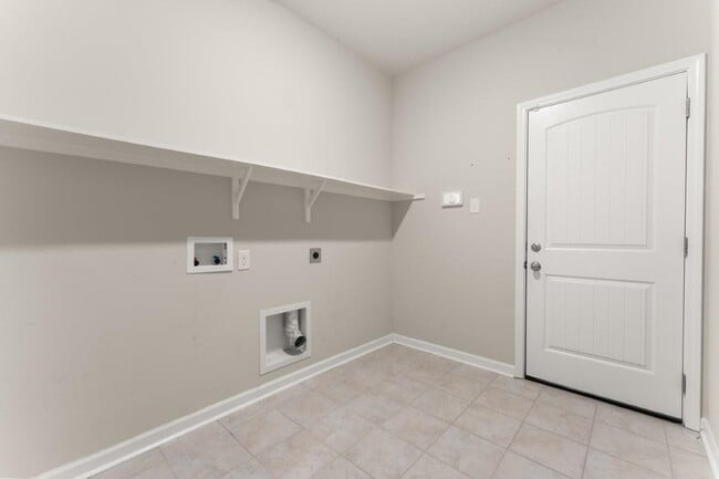 Building Photo - 1647 Reserve Dr