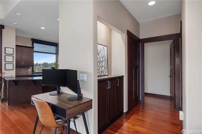 Building Photo - Top Floor Condo for rent!
