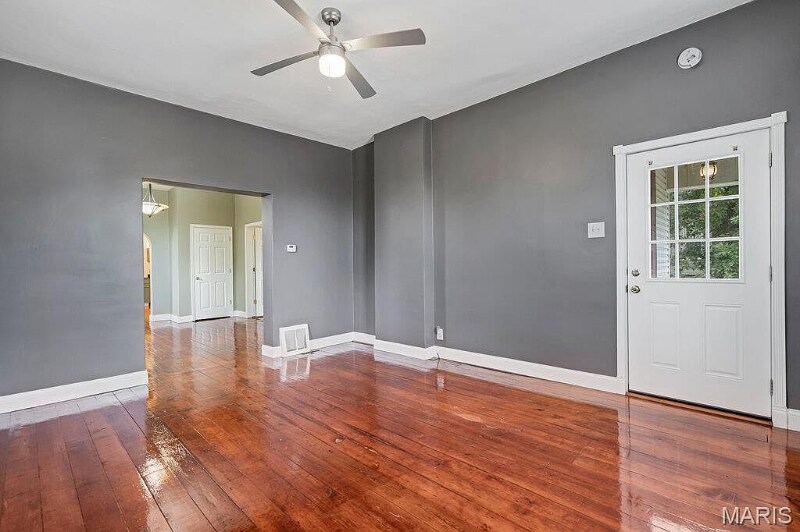 Building Photo - 1116 E 5th St