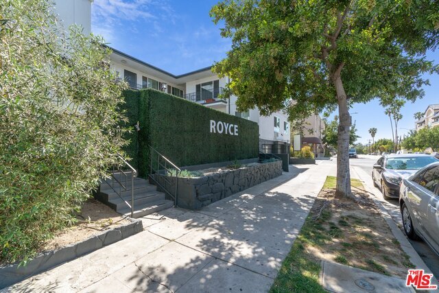Building Photo - 702 S St Andrews Pl