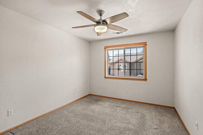 Building Photo - 608 Shadow Way