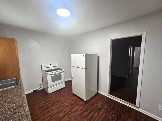 Building Photo - 221 N High St