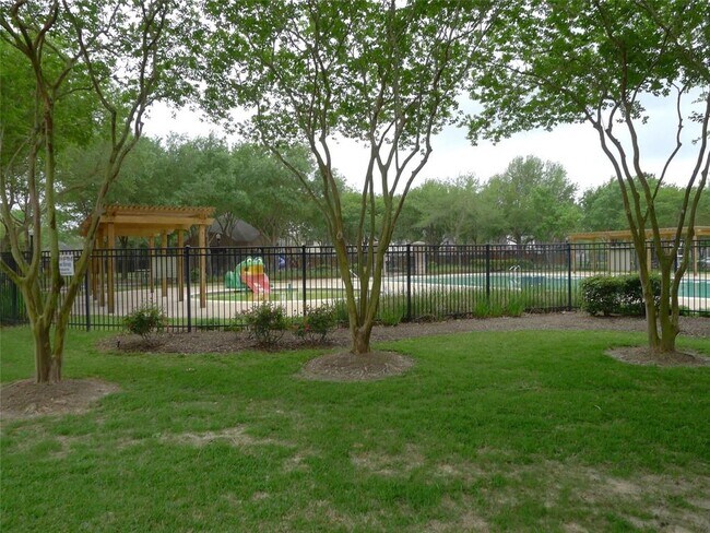 Building Photo - 22610 Cascade Springs Dr