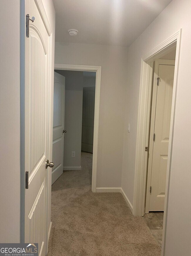 Building Photo - 8282 Castleton Dr