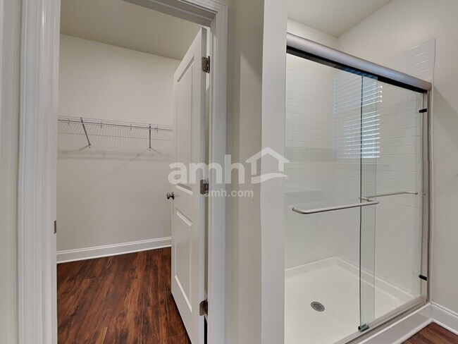 Building Photo - 606 Rivermist Dr