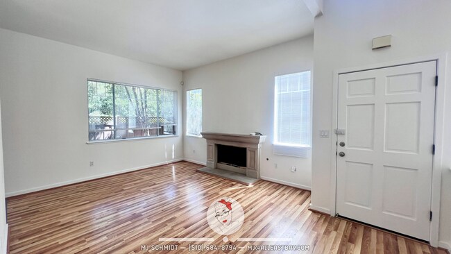 Building Photo - 303 Sutton Cir