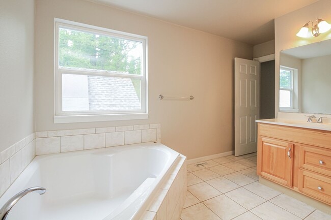 Building Photo - New price plus Move in Special!
