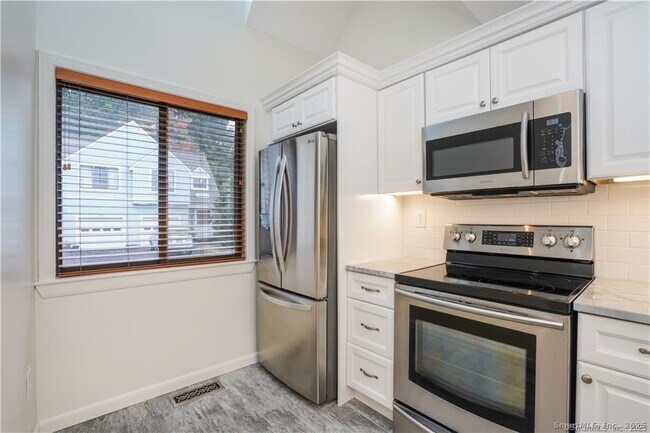 Building Photo - 9 Red Stone Way