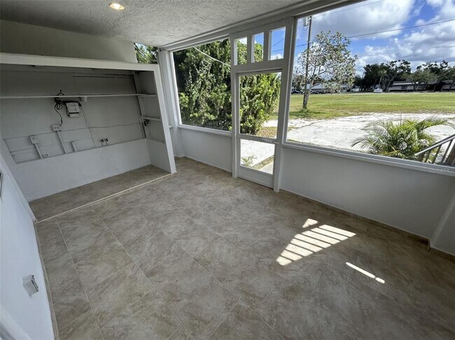 Building Photo - 620 5th Ave W