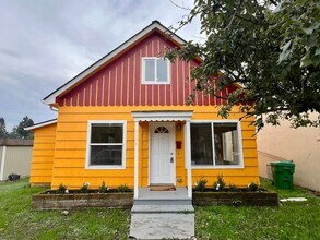 Building Photo - Fully Remodeled 1 BD + Loft