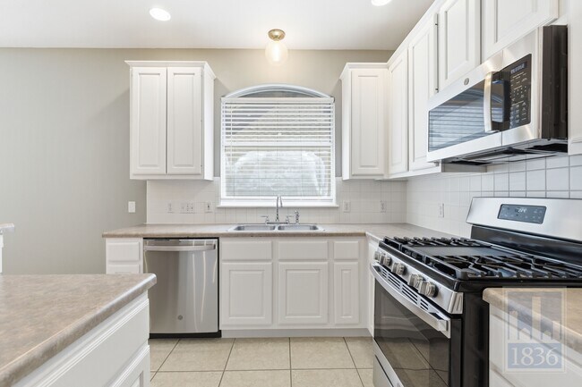 Building Photo - 4011 Travis Country Cir