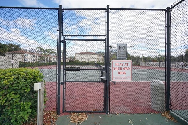 Building Photo - 10330 Carrollwood Ln