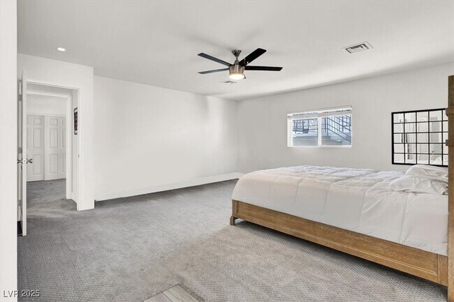 Building Photo - 1600 Eaton Dr
