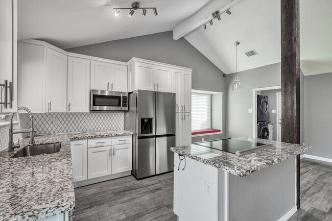 Building Photo - 638 Fair Oak Dr